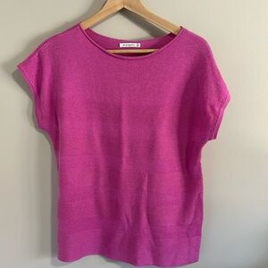 Staccato short sleeve top.